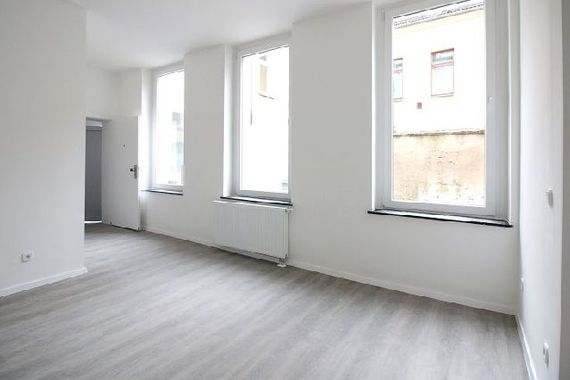 FRISCH SANIERTE 2-ZIMMER-ERDGESCHOSSWOHNUNG IN KLIKIKUMNÄHE ZU MIETEN