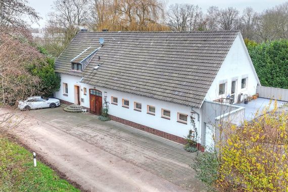 Hier ist alles möglich! Individuelles Wohnhaus mit Atelier und Gewerbefläche in Heinsberg